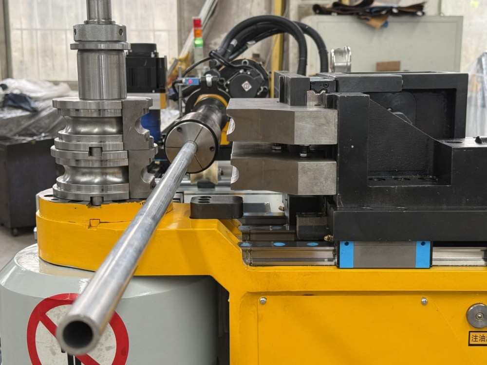 Fully Automatic Pipe Bending Machine